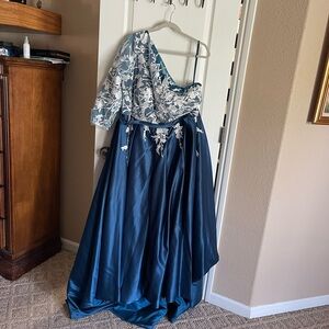 Elegant One-Shoulder Teal Gown with Floral Lace